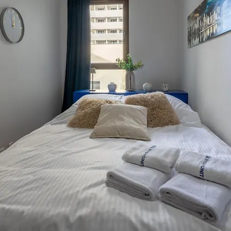 Odra Tower With Garage & Balcony - Properunit 아파트 *
