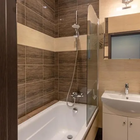 아파트 Odra Tower With Garage & Balcony - Properunit 브로츠와프